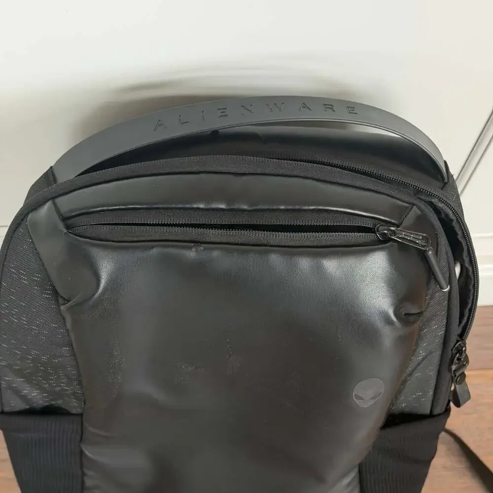 Alienware 0747NM Horizon Commuter 17in Laptop Padded Backpack, Bookbag